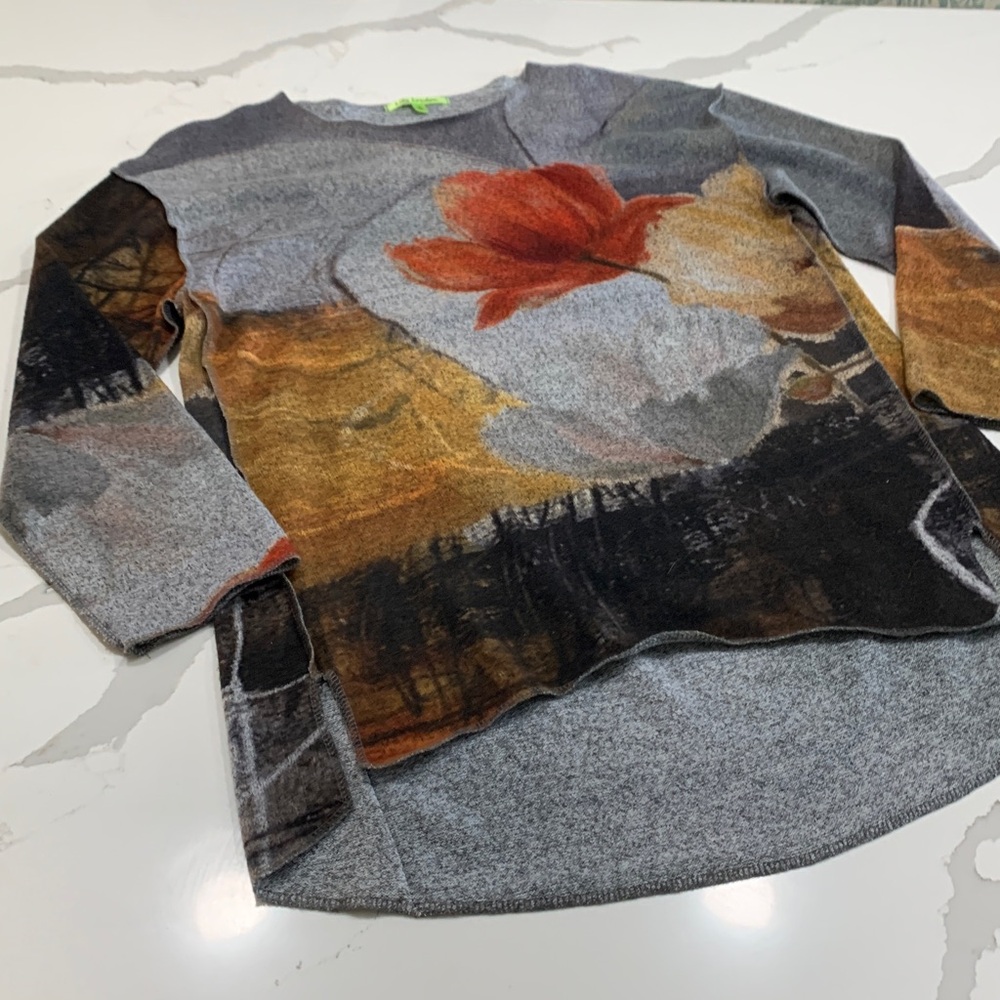Lilly, London fall colored sweater size small🍁